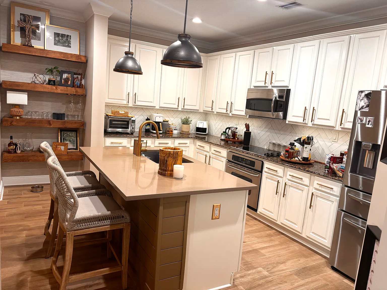 3 bed, 2.5 bath, 1868 sqft, $3,800 — Photo 2