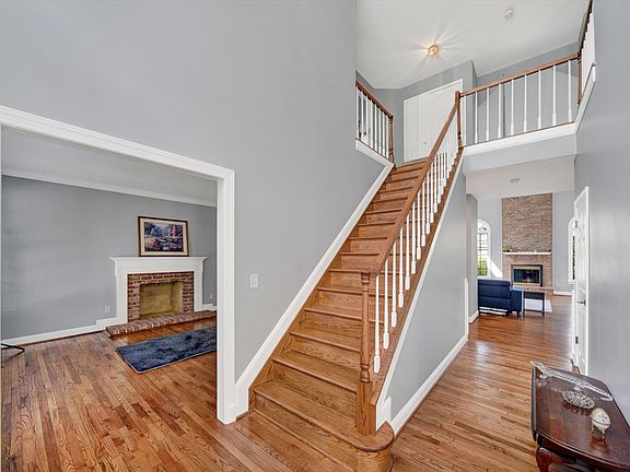 2nd image of 2 Hemlock Ct