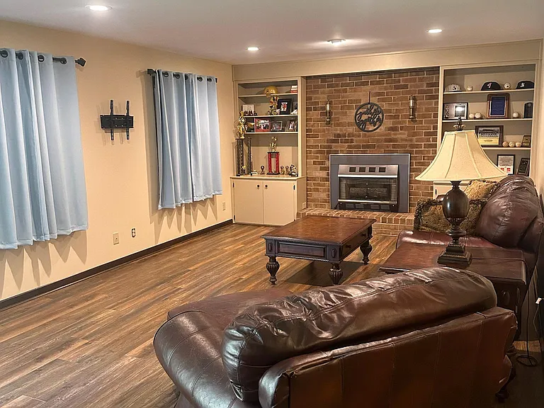 102 Lemont Ln — Photo 3