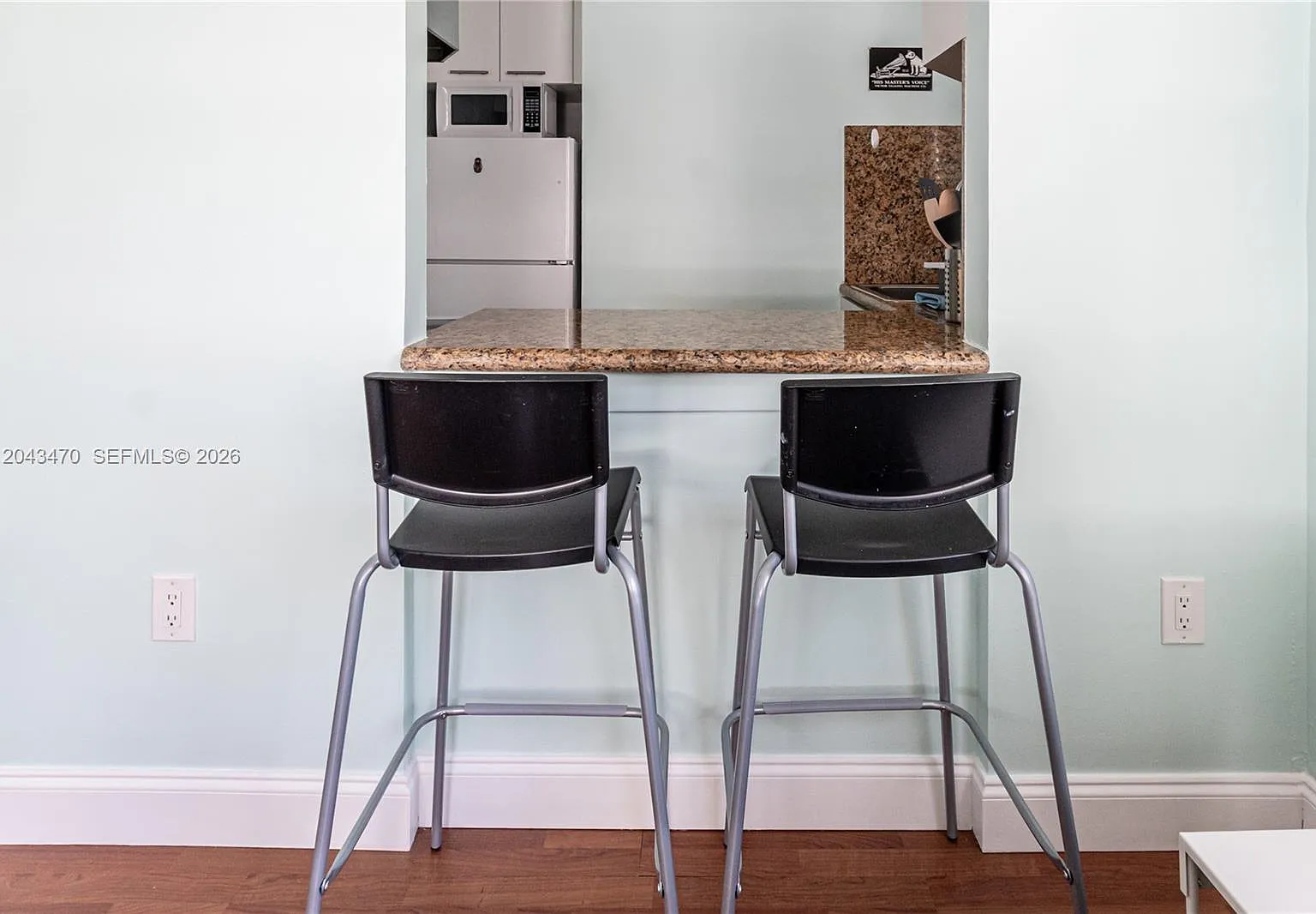 The Drake Condo — Photo 3