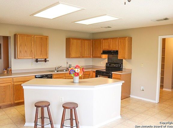 4th image of 4110 Knollbluff