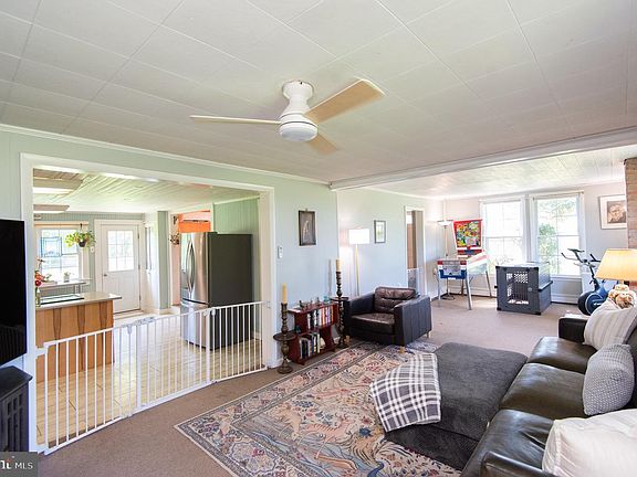 11th image of 885 Hudson Rd