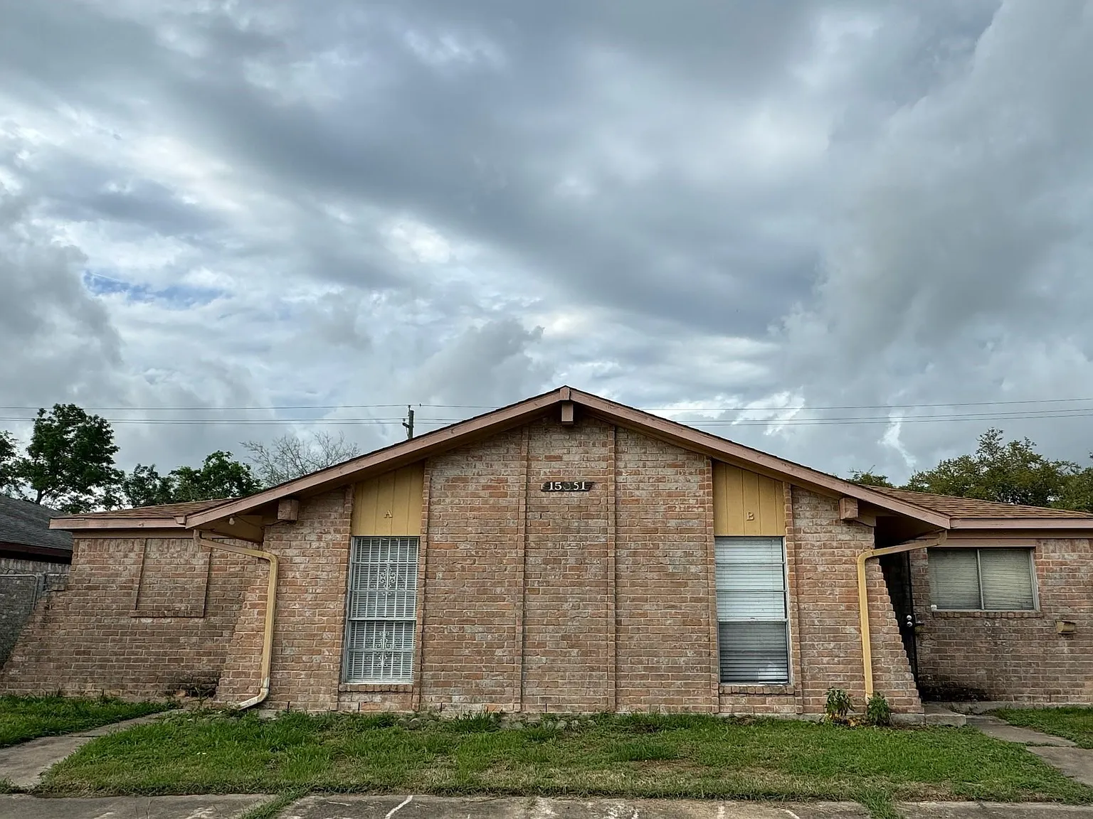2 bed, 1.0 bath, 980 sqft, $1,350 — Photo 1