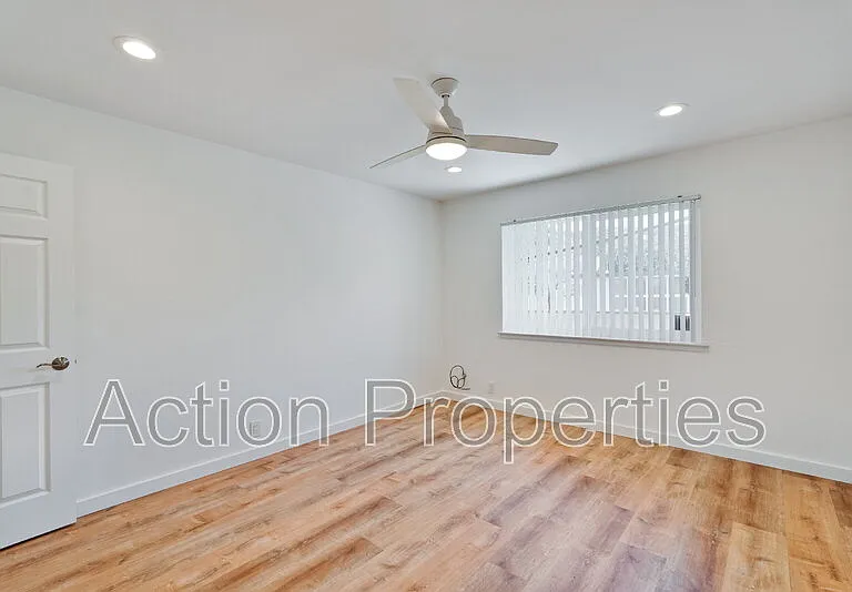 2186 Carlmont Dr #6 — Photo 12