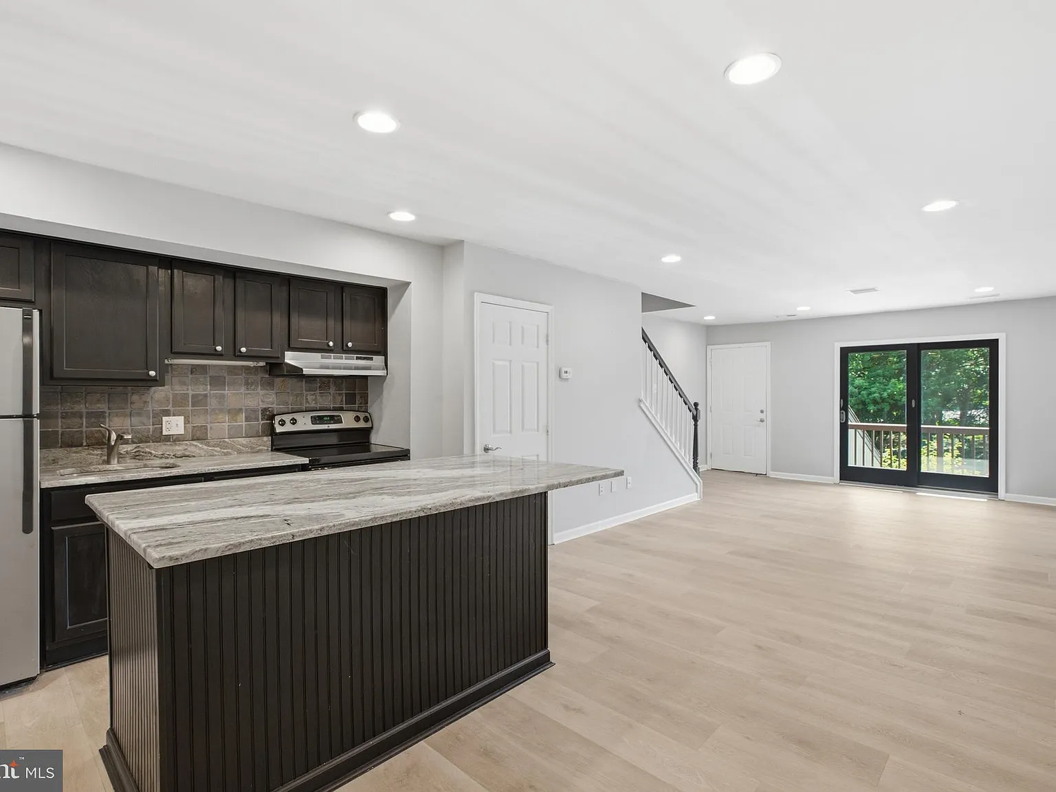 3 bed, 2.0 bath, 1780 sqft, $3,200 — Photo 3