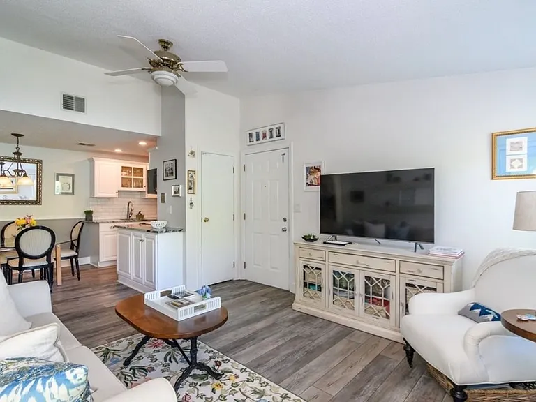 36 Walden Dr #19 — Photo 4