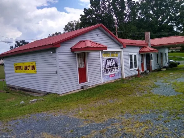 413 E Main St, Seagrove, NC 27341