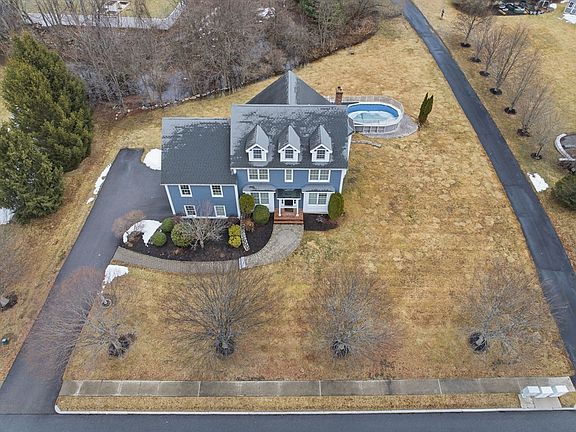 3rd image of 34 Magnolia Ln