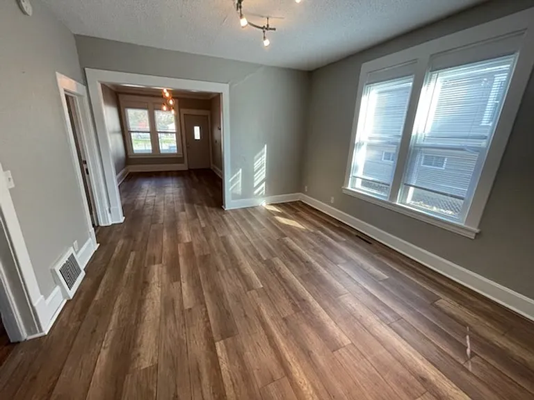 1648 Bush Avenue — Photo 7