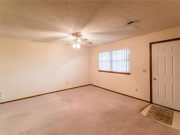 3rd image of 616 E Benton Ave