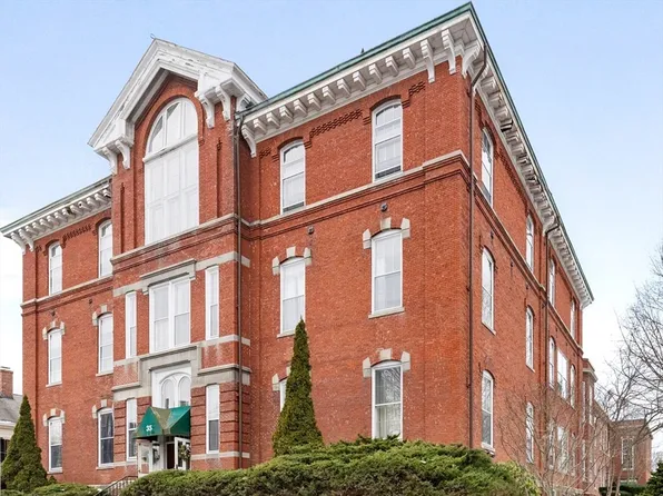 35 Flint St APT 208, Salem, MA 01970