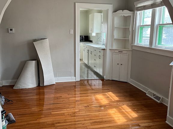 3rd image of 128 Tyler St
