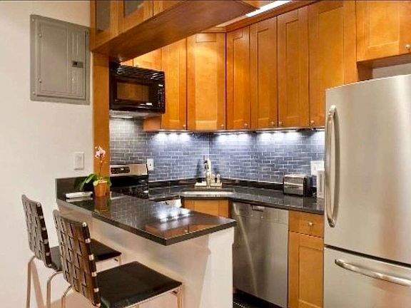 3rd image of 318 W 75th St #5A