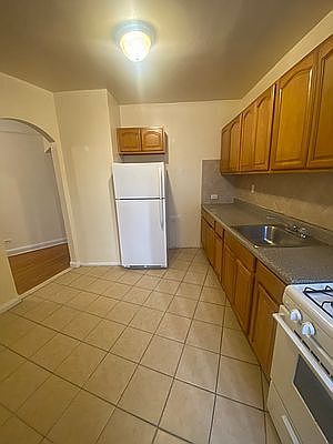 5th image of 580 E 17th St APT 4B