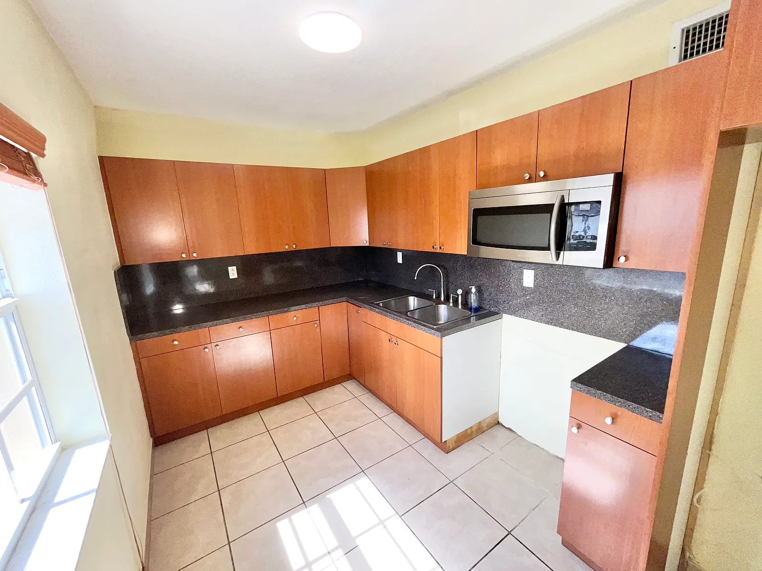 4 bed, 1200 sqft, $2,800 — Photo 3