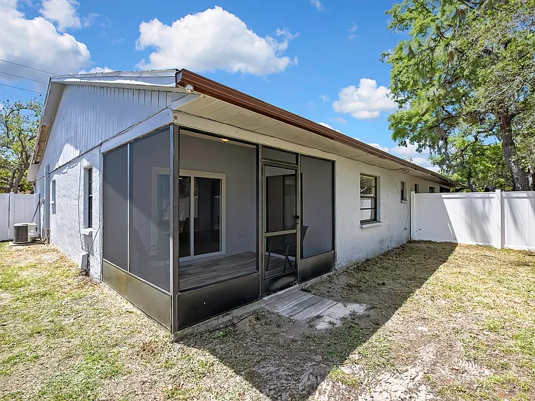 8053 Canterbury St — Photo 13
