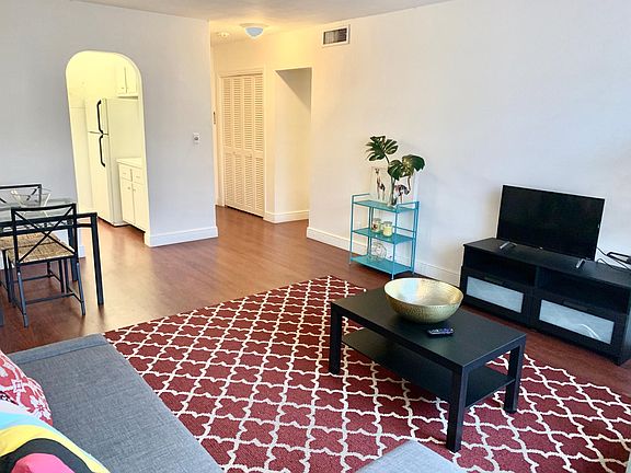 3rd image of 1821 NE 62nd St APT 305
