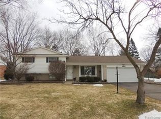 6883 Lee Crest Dr, West Bloomfield, MI 48322