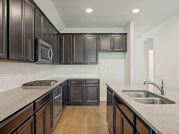 4th image of 4541 Conrad Ave