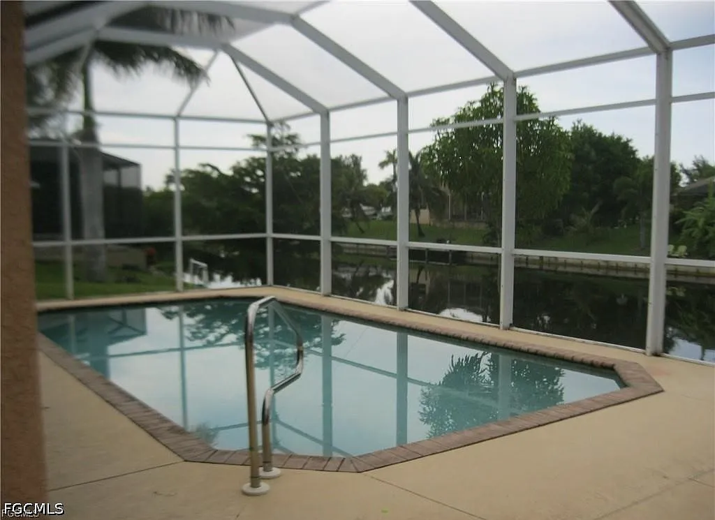 3 bed, 2.0 bath, 2016 sqft, $2,800 — Photo 4