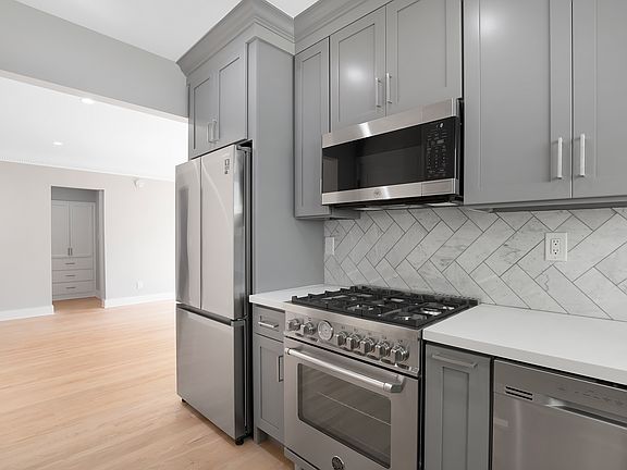 2nd image of 642 Hauser Blvd #1/2