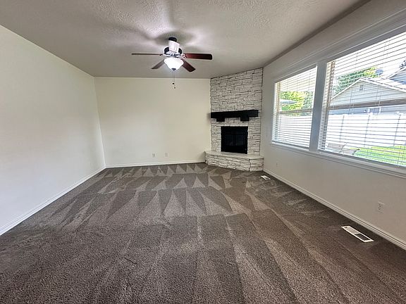 2nd image of 3015 E Deerhill Dr