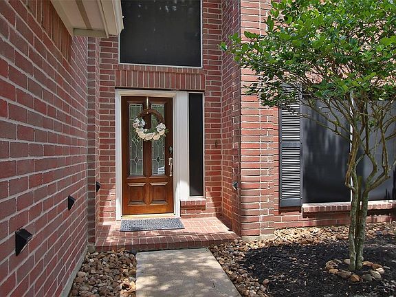 A solar powered lighted pathway leads to this quaint front porch!