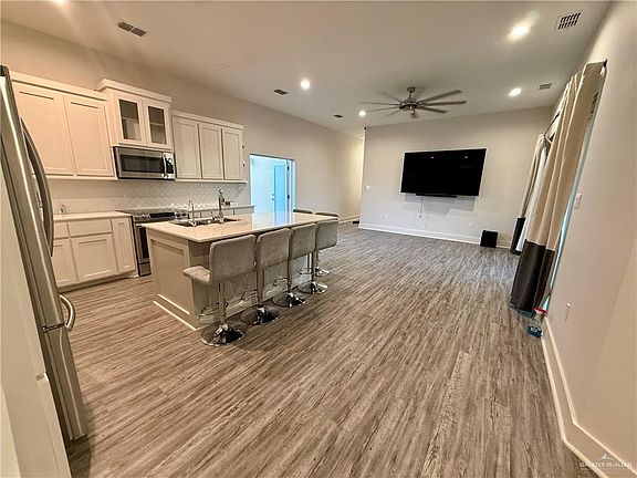 5th image of 3403 Lago Washington