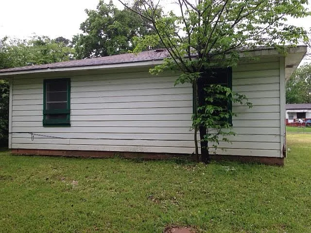 3 bed, 893 sqft, $700 — Photo 2