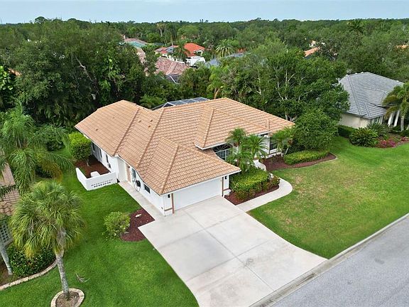 3rd image of 4824 Hanging Moss Ln