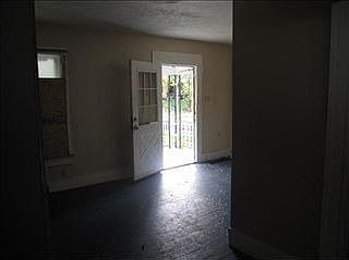 2nd image of 2039 Victoria Ave