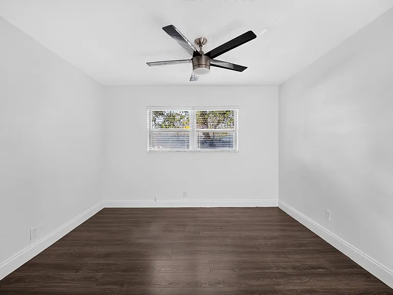 732 SE 15th St #1 — Photo 24