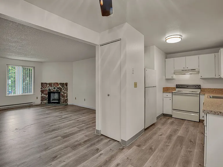 Jamestowne Plaza Apartments — Photo 9