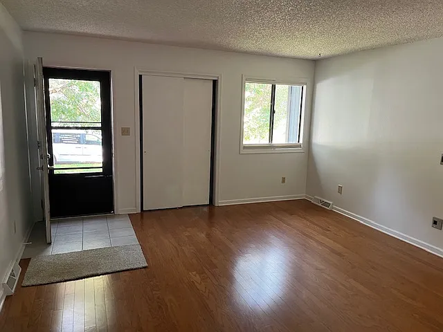 1509 Esther St — Photo 5