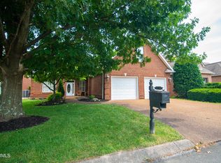 273 Savannah Park Dr, Maryville, TN 37803