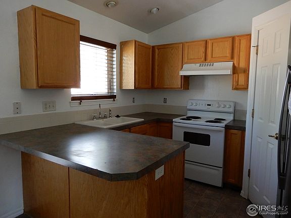 4th image of 2040 Balsam Ave