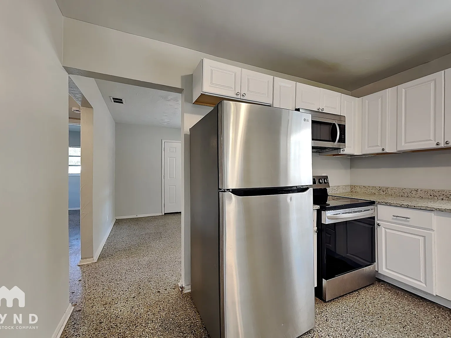 3 bed, 1.0 bath, 986 sqft, $1,815 — Photo 3