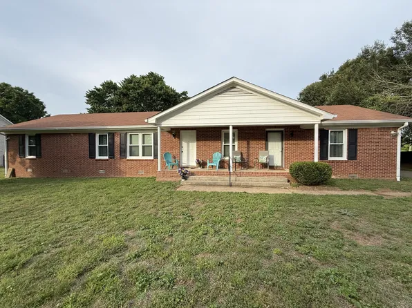 704 Redwood Cir, Columbia, TN 38401