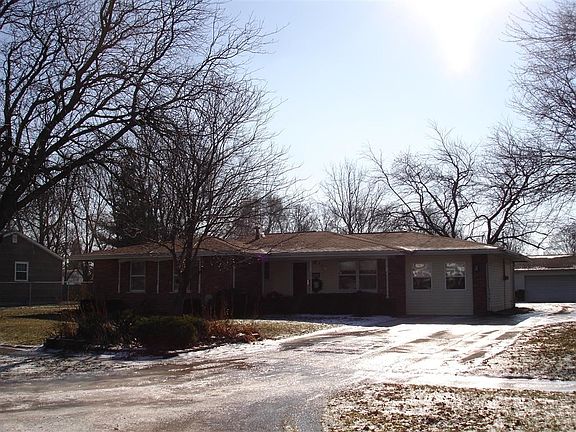 4Bdrms/2.5bths on double lot with fenced yard