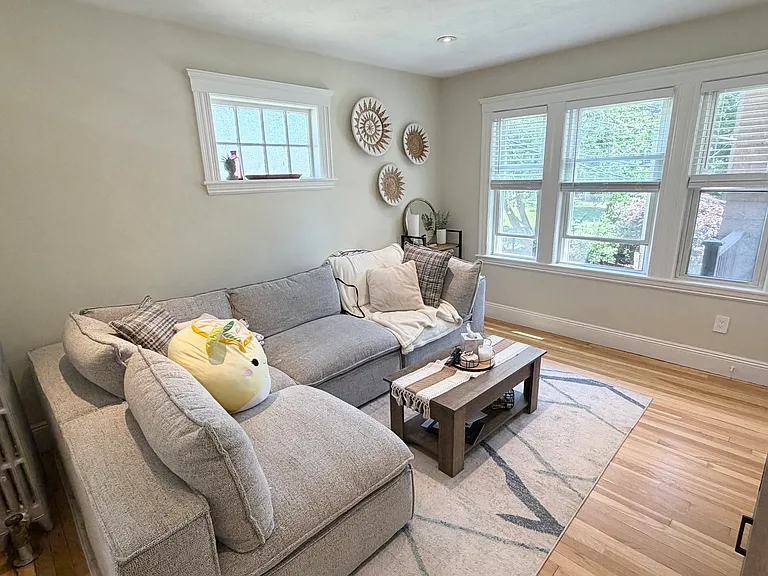 27 Beecher St #4 — Photo 3