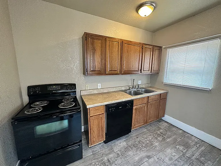 719 Asp Ave #3 — Photo 8