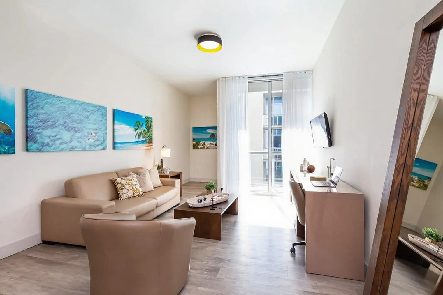 2 bed, 1.0 bath, 893 sqft, $3,618 — Photo 2