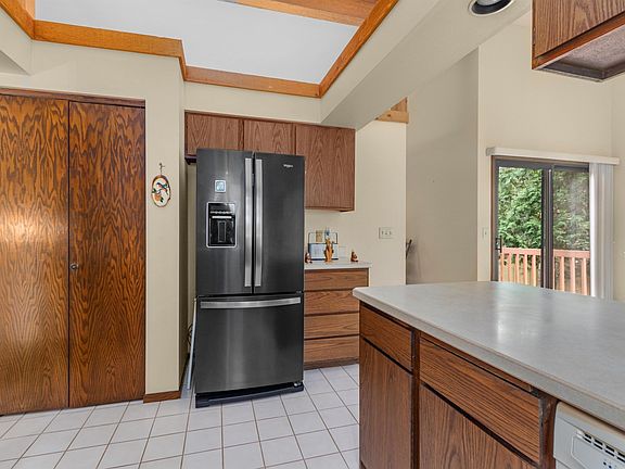 5th image of 9 Arbor Ln