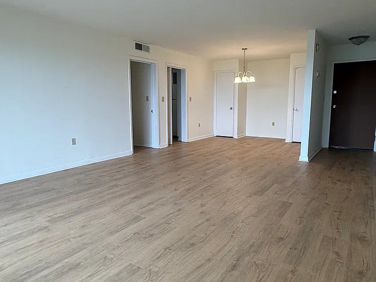 1825 Saint Julian Pl #18E — Photo 10