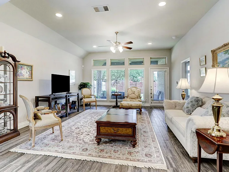 8126 Silverspot Ln — Photo 20