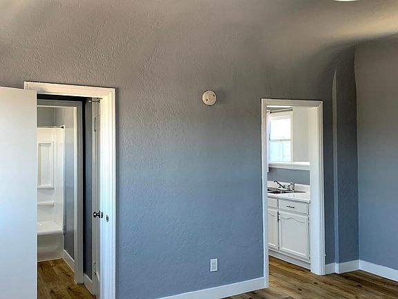 2nd image of 3978 La Salle Ave #1/2