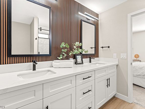 4th image of 2020 Canterbury Dr