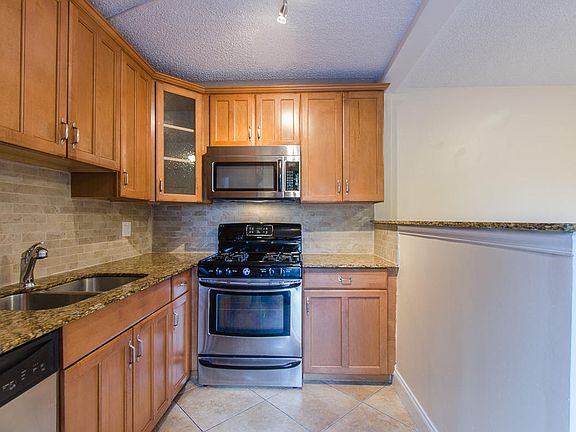 3rd image of 87 Lake Arbor Dr