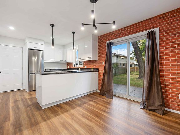 5th image of 920 Assiniboine Cres