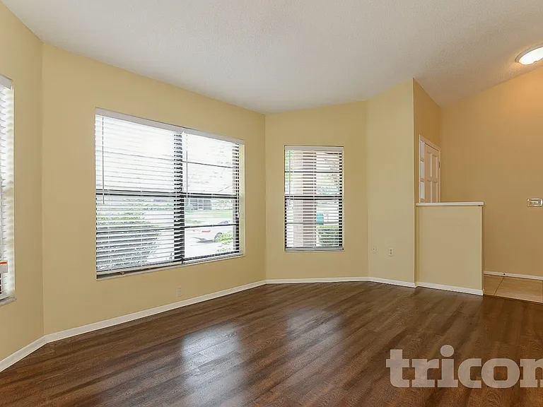 3699 Chatham Dr — Photo 2